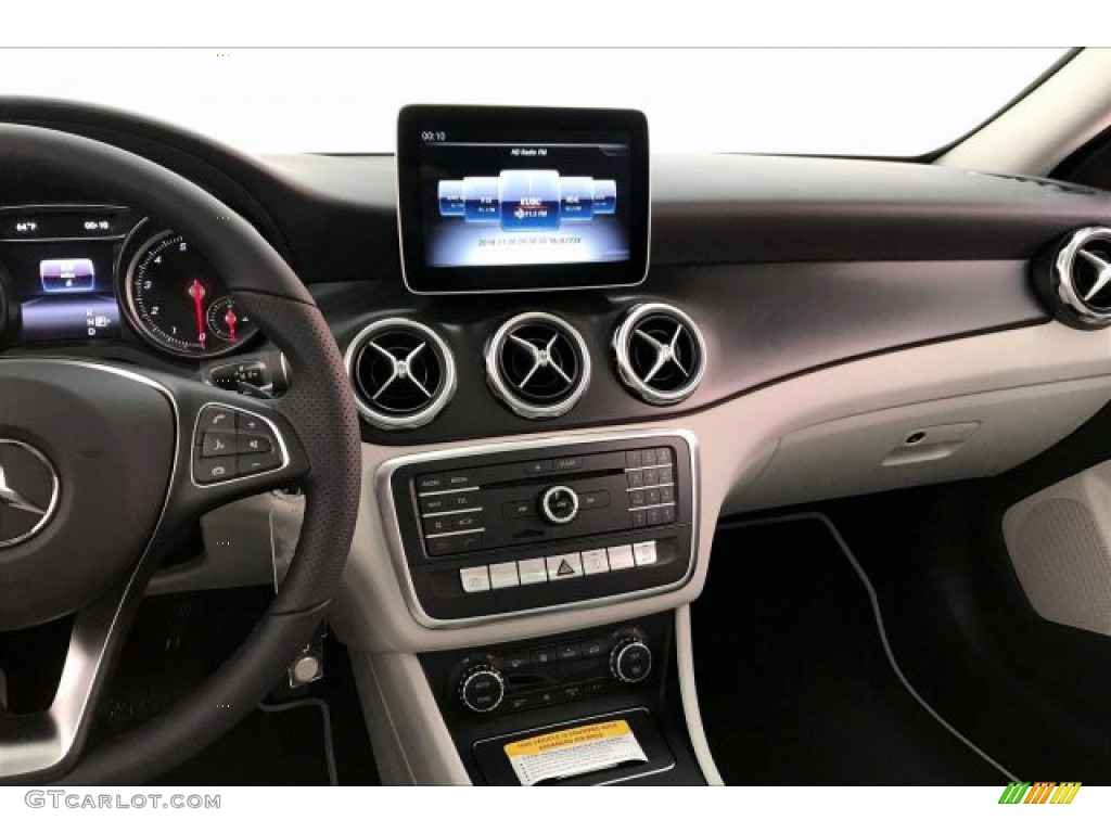 2020 Mercedes-Benz GLA 250 4Matic Controls Photo #136451580