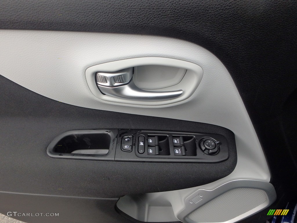 2020 Jeep Renegade Latitude 4x4 Door Panel Photos