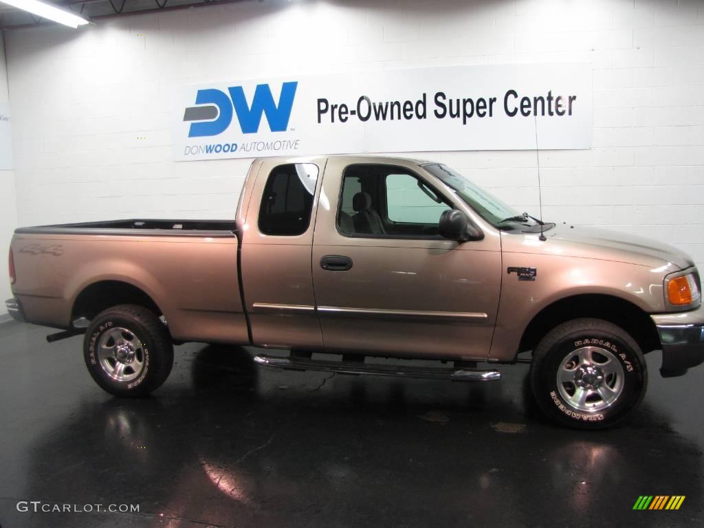 2004 F150 XLT Heritage SuperCab 4x4 - Arizona Beige Metallic / Heritage Medium Parchment photo #5