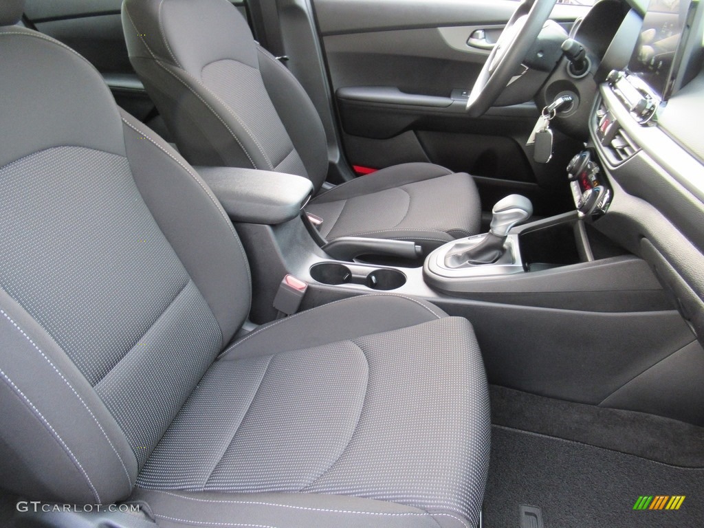 2019 Forte LXS - Clear White / Black photo #13