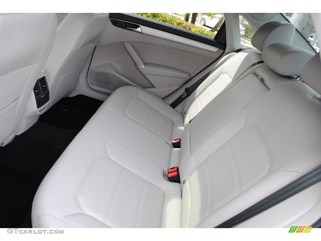 2019 Volkswagen Passat Wolfsburg Rear Seat Photo #136459695