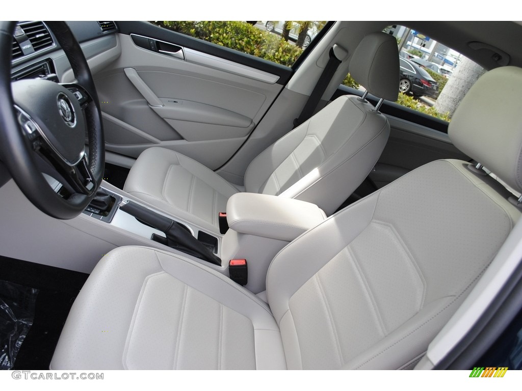 2019 Volkswagen Passat Wolfsburg Front Seat Photo #136459719