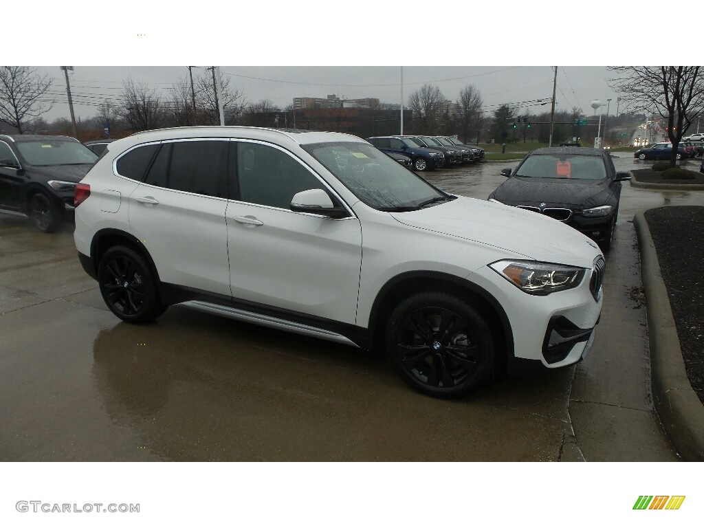 2020 X1 xDrive28i - Alpine White / Black photo #1