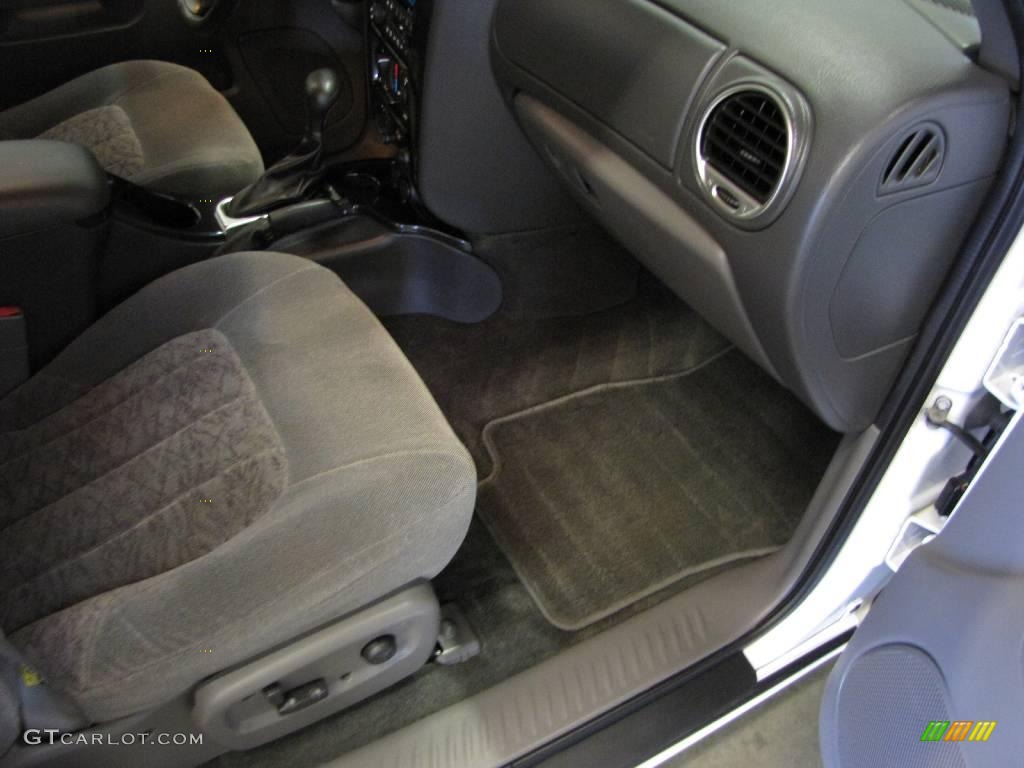 2002 Envoy SLE 4x4 - Summit White / Medium Pewter photo #11