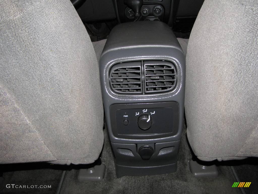 2002 Envoy SLE 4x4 - Summit White / Medium Pewter photo #13