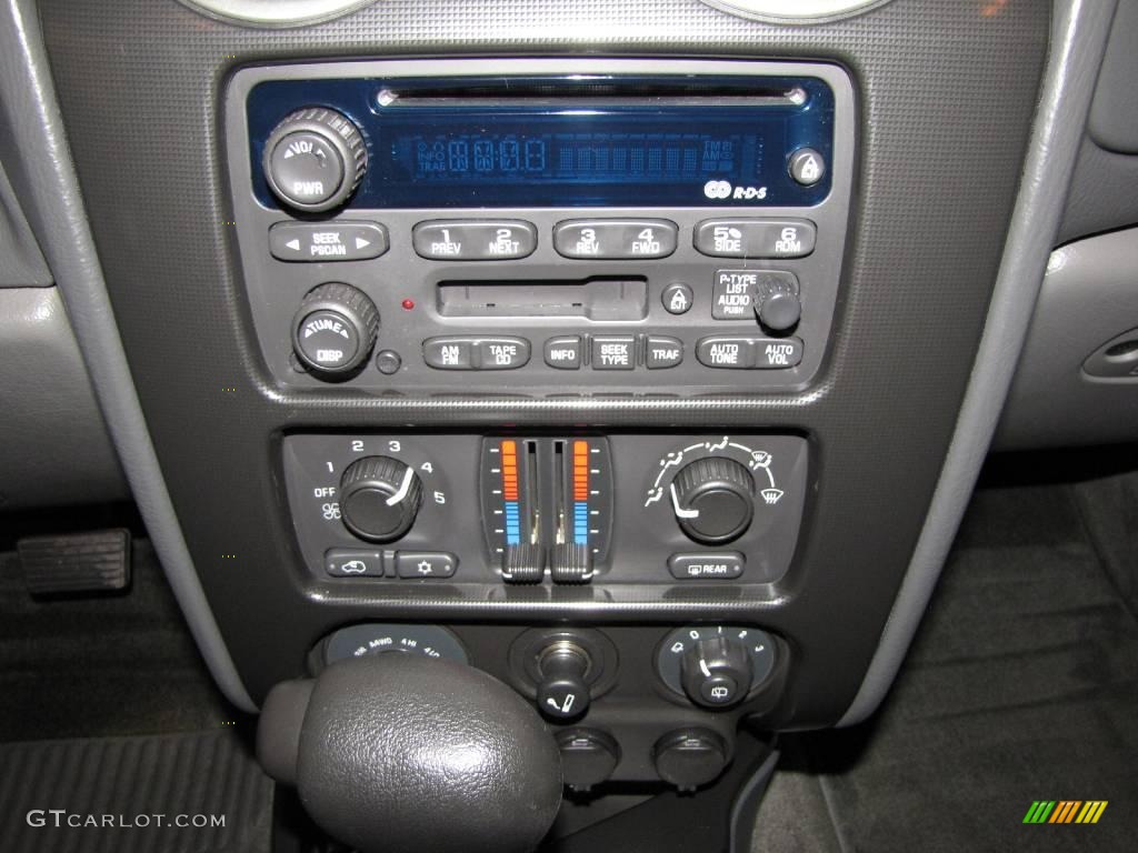2002 Envoy SLE 4x4 - Summit White / Medium Pewter photo #15
