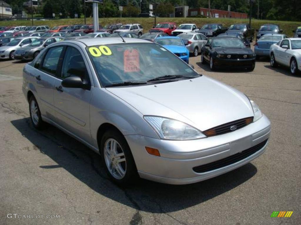 2000 Focus SE Sedan - CD Silver Metallic / Medium Graphite photo #6