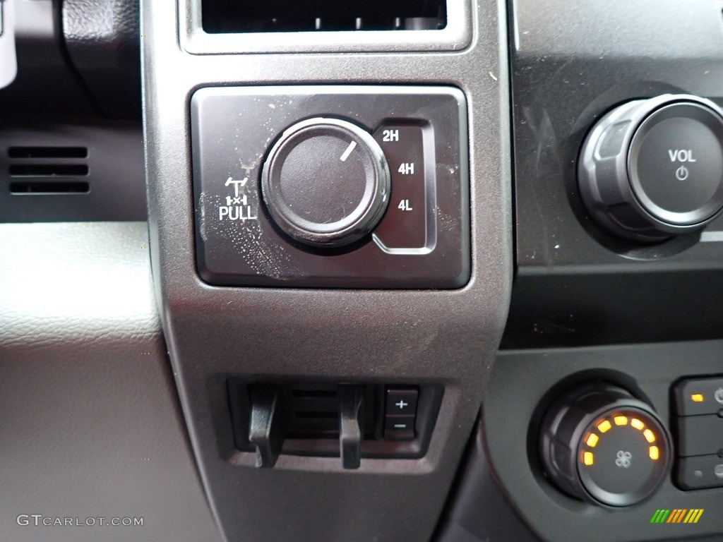 2020 Ford F250 Super Duty XL Crew Cab 4x4 Controls Photo #136500895
