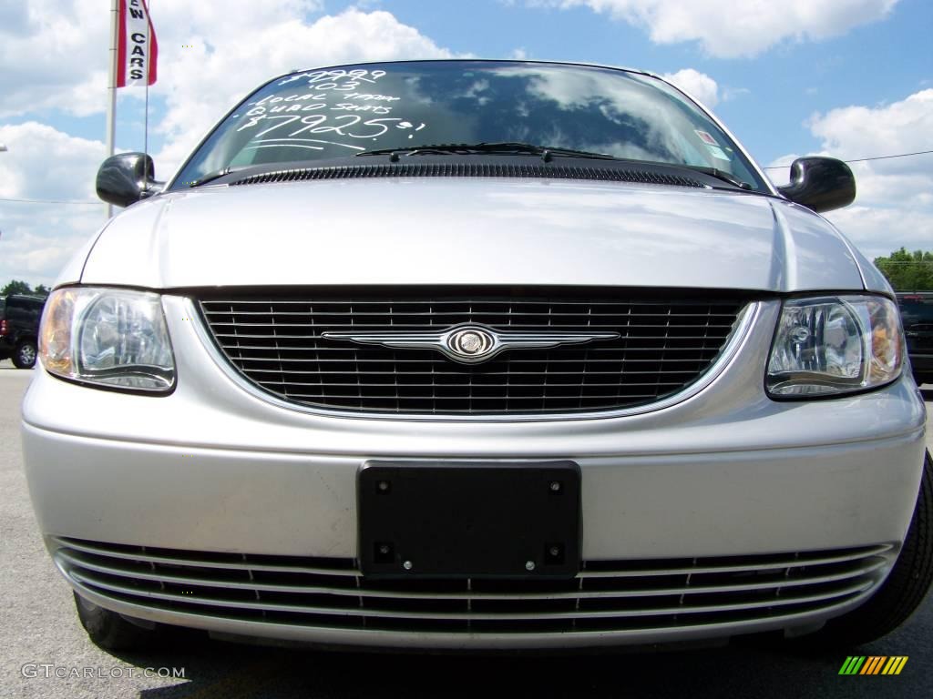 2003 Town & Country LX - Bright Silver Metallic / Gray photo #2