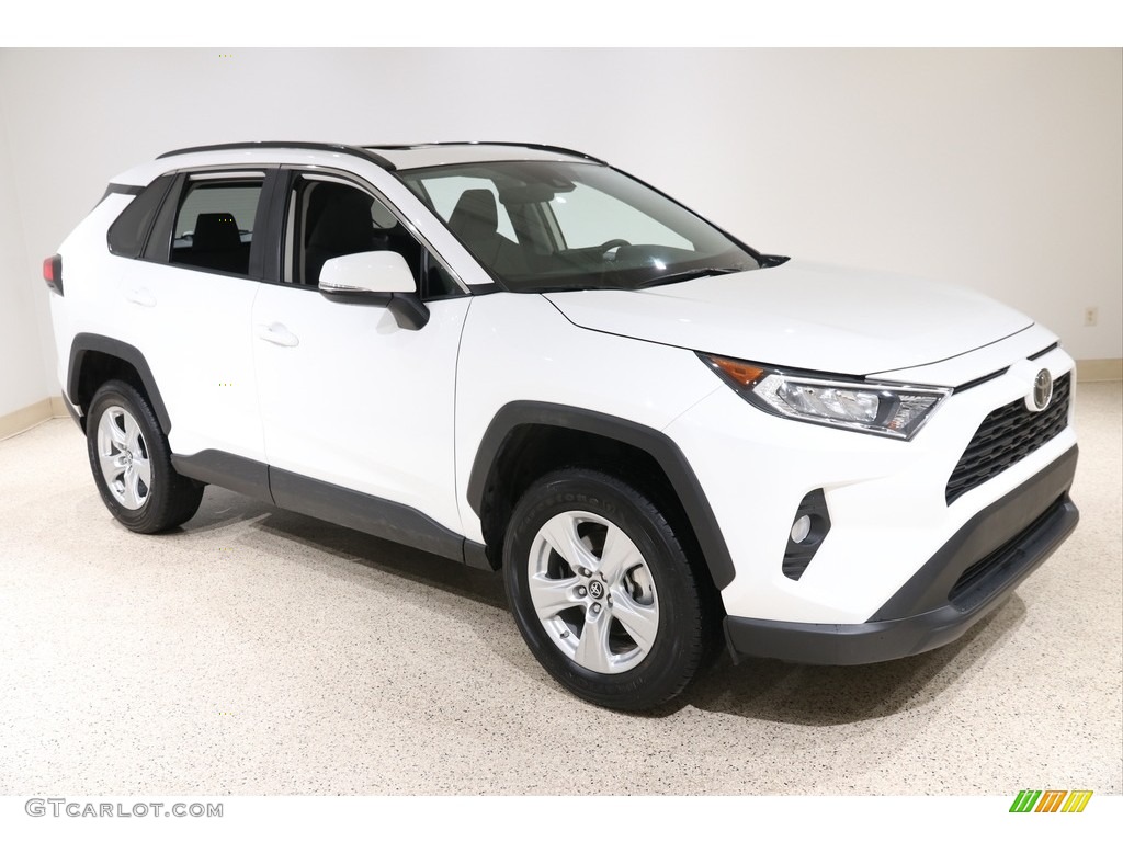 2019 RAV4 XLE AWD - Super White / Black photo #1