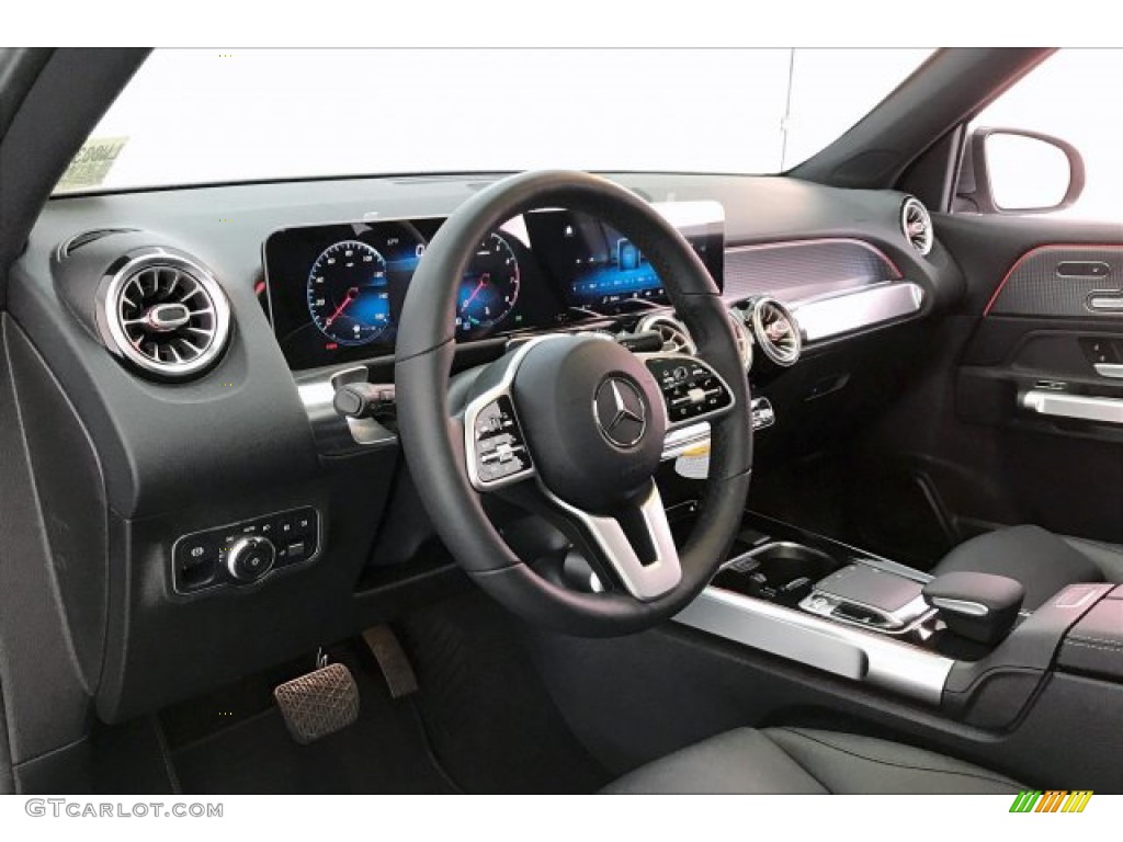 2020 Mercedes-Benz GLB 250 4Matic Dashboard Photos