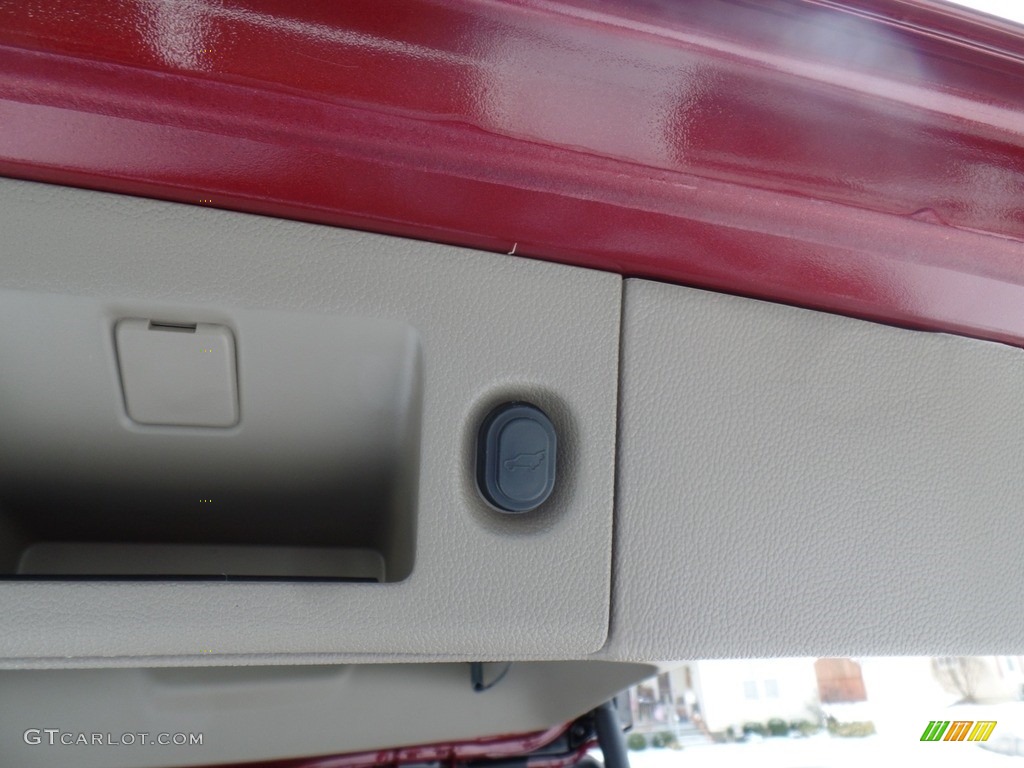 2020 Suburban LT 4WD - Siren Red Tintcoat / Cocoa/­Dune photo #40