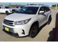 2019 Blizzard Pearl White Toyota Highlander LE  photo #4