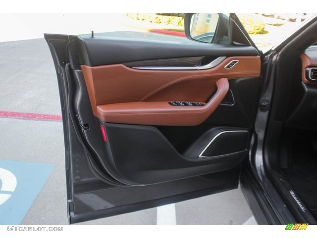 2017 Maserati Levante S AWD Beige Door Panel Photo #136553447
