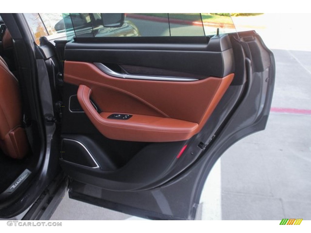 2017 Maserati Levante S AWD Beige Door Panel Photo #136553540