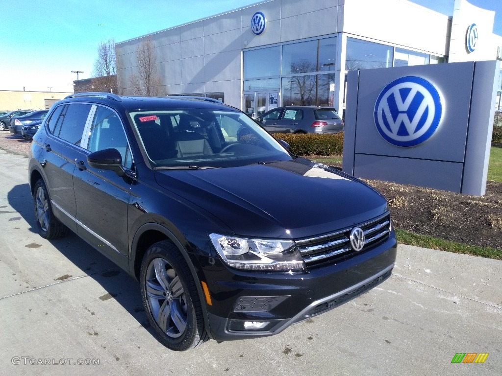 Deep Black Pearl 2020 Volkswagen Tiguan SEL 4MOTION Exterior Photo #136570711