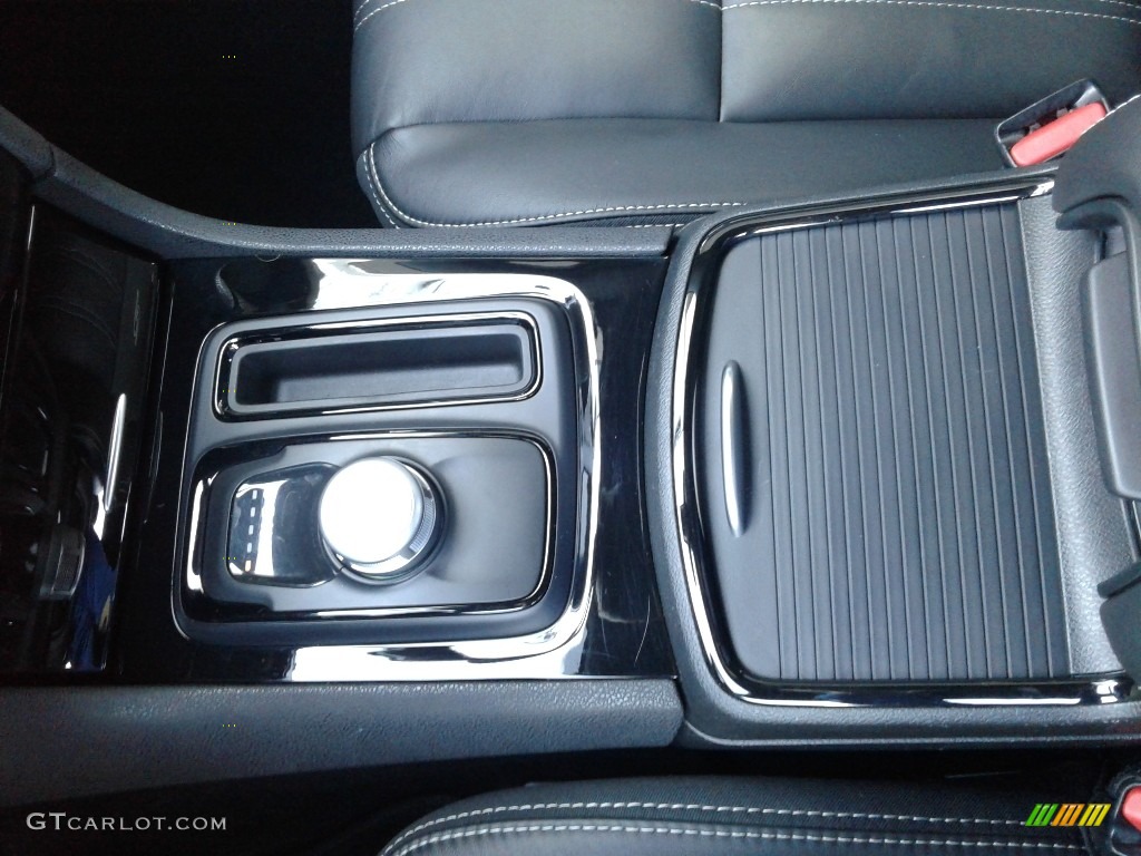 2018 300 S - Billet Silver Metallic / Black photo #33