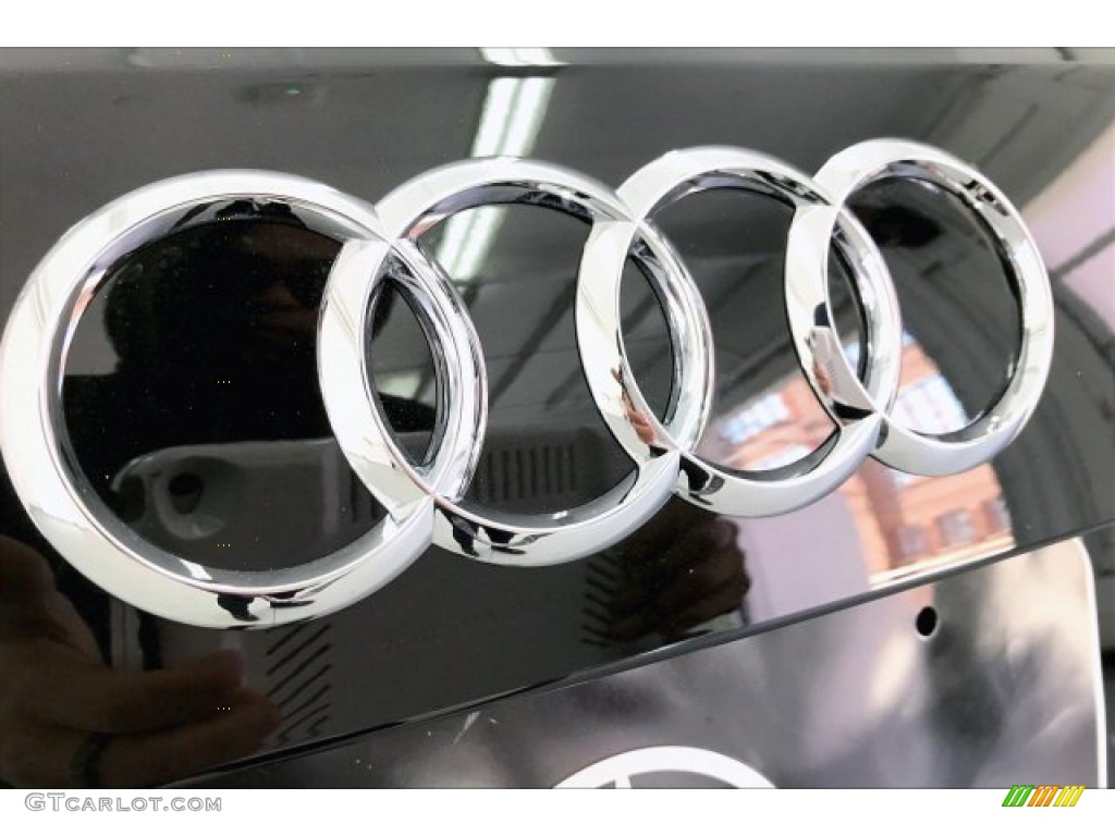 2019 Q3 Premium Plus quattro - Mythos Black Metallic / Rotor Gray photo #7