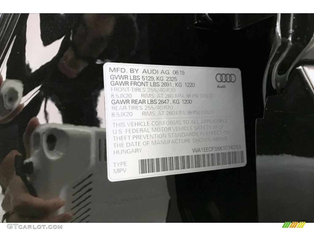 2019 Q3 Premium Plus quattro - Mythos Black Metallic / Rotor Gray photo #24