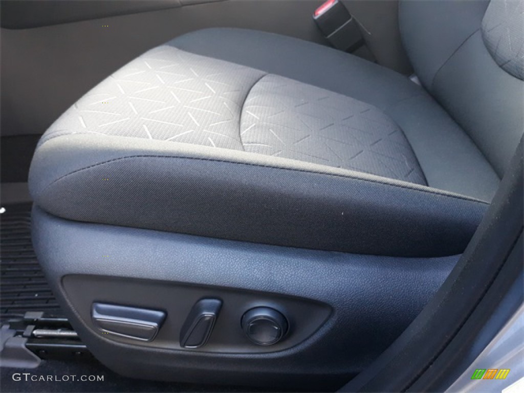 2019 RAV4 XLE AWD - Silver Sky Metallic / Black photo #16