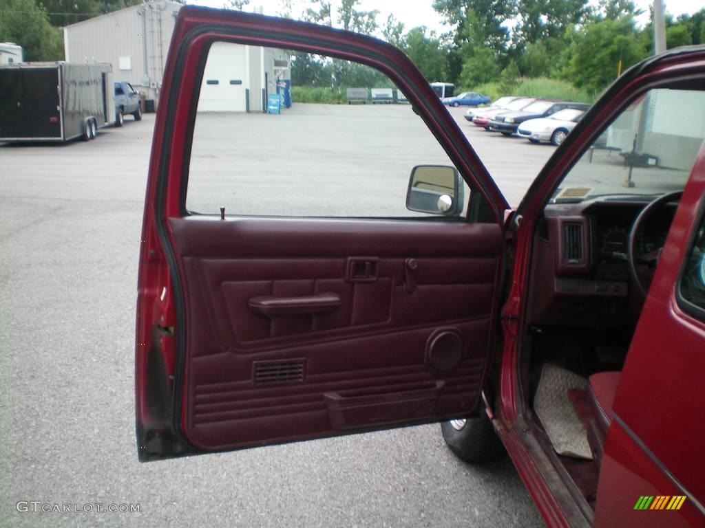 1992 Hardbody Truck Extended Cab - Cherry Red Pearl / Red photo #9