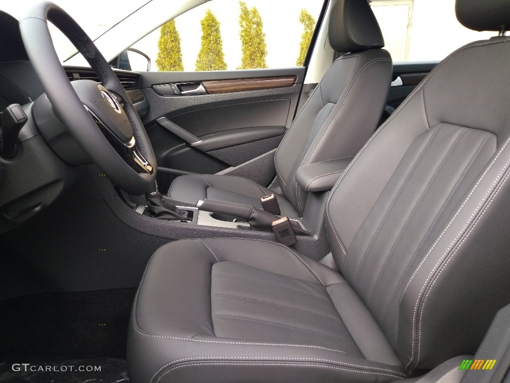 Titan Black Interior 2020 Volkswagen Passat SEL Photo #136596373