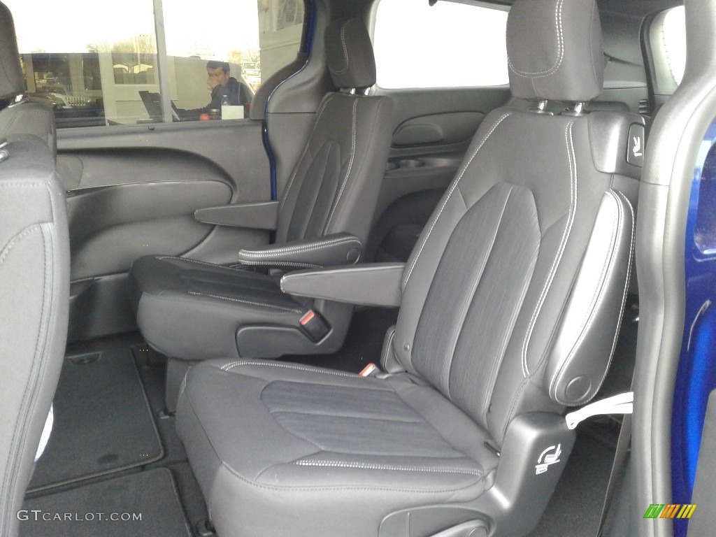 Black Interior 2020 Chrysler Pacifica Touring Photo #136608579