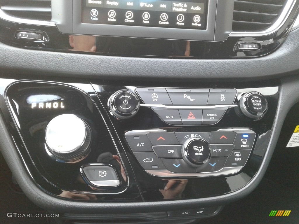 2020 Chrysler Pacifica Touring Controls Photo #136609062