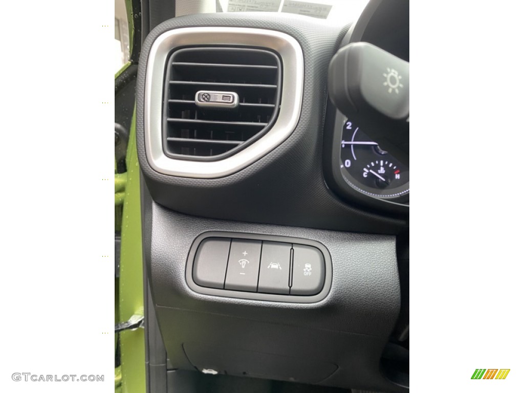2020 Hyundai Venue SE Controls Photo #136612512