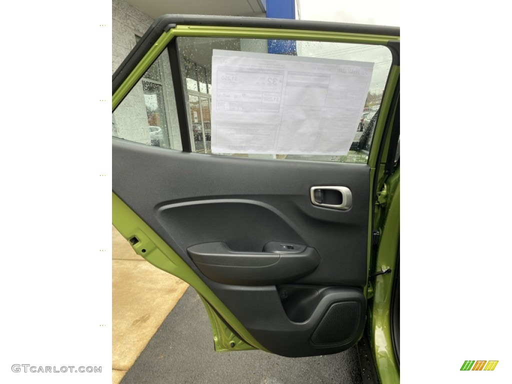 2020 Hyundai Venue SE Door Panel Photos