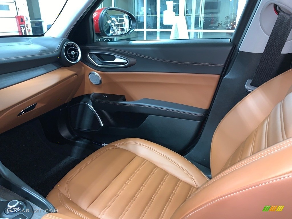 Black/Tan Interior 2018 Alfa Romeo Giulia Ti AWD Photo #136624878