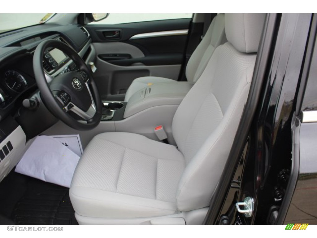 2019 Toyota Highlander LE Front Seat Photo #136625577