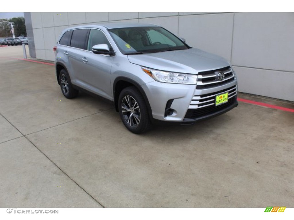Celestial Silver Metallic 2019 Toyota Highlander LE Exterior Photo #136625823