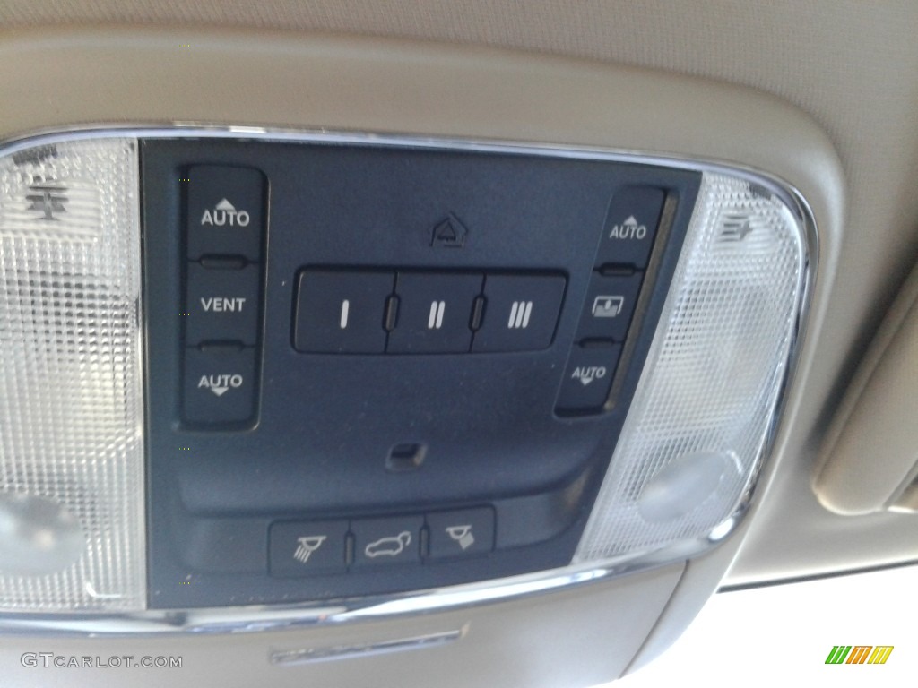 2020 Grand Cherokee Overland 4x4 - Bright White / Light Frost/Brown photo #25