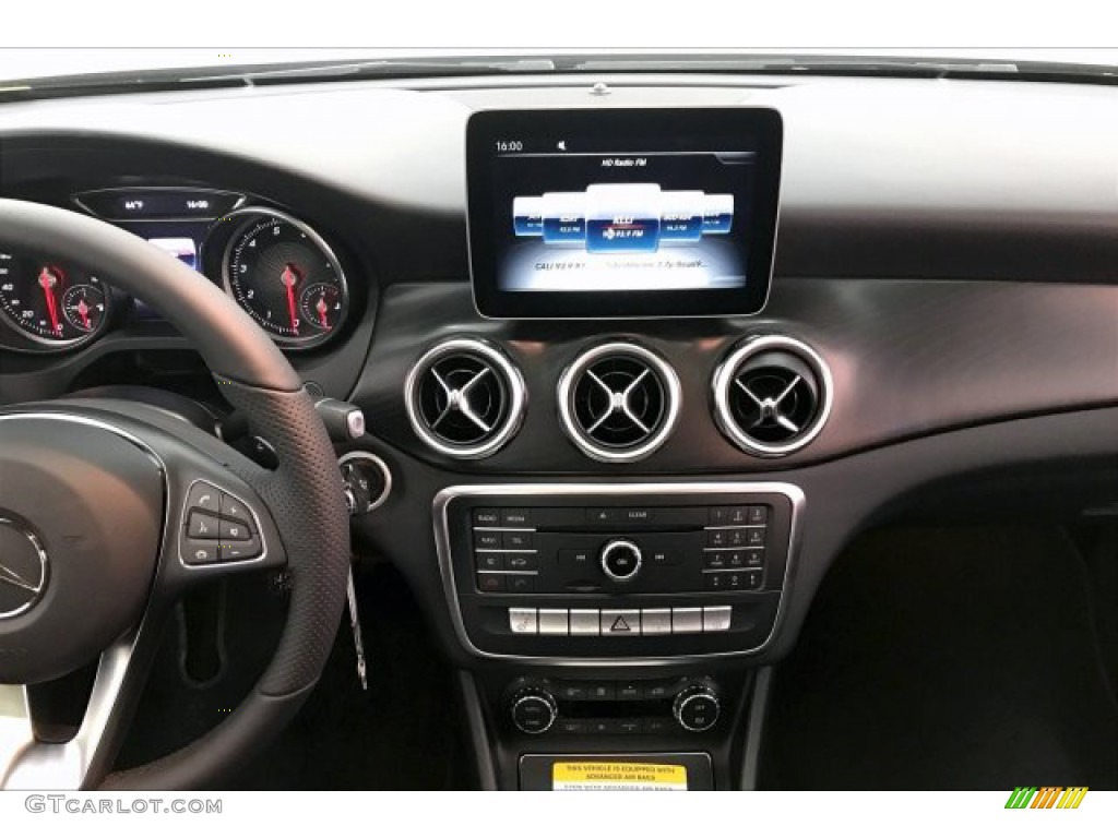 2020 GLA 250 - Polar White / Black photo #6