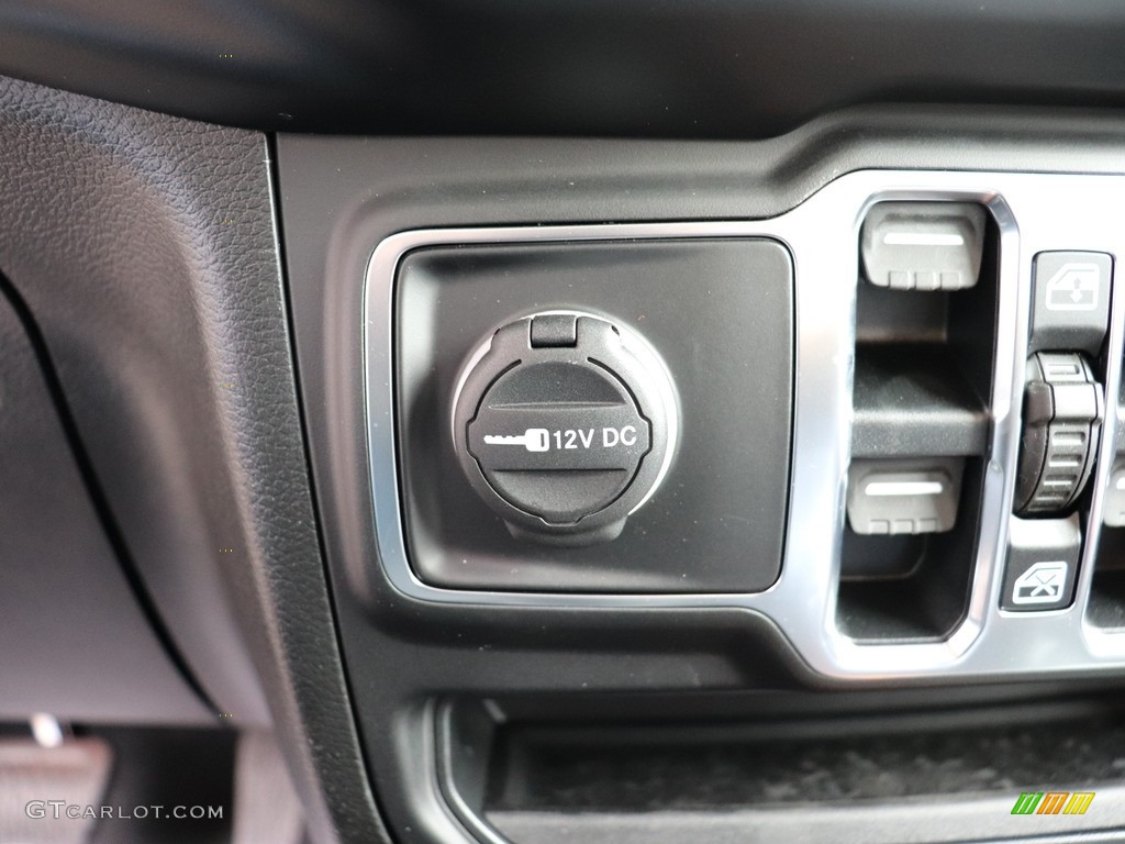 2020 Jeep Gladiator Overland 4x4 Controls Photo #136663202
