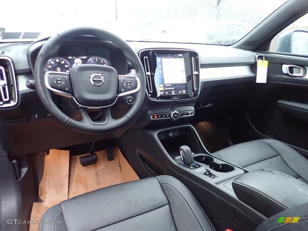 2020 Volvo XC40 T5 Momentum AWD Front Seat Photo #136671511