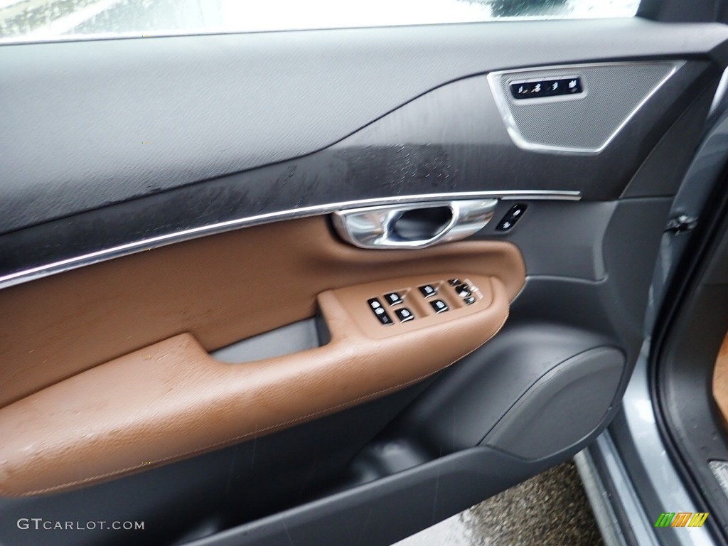 2020 Volvo XC90 T6 AWD Momentum Maroon Door Panel Photo #136672641