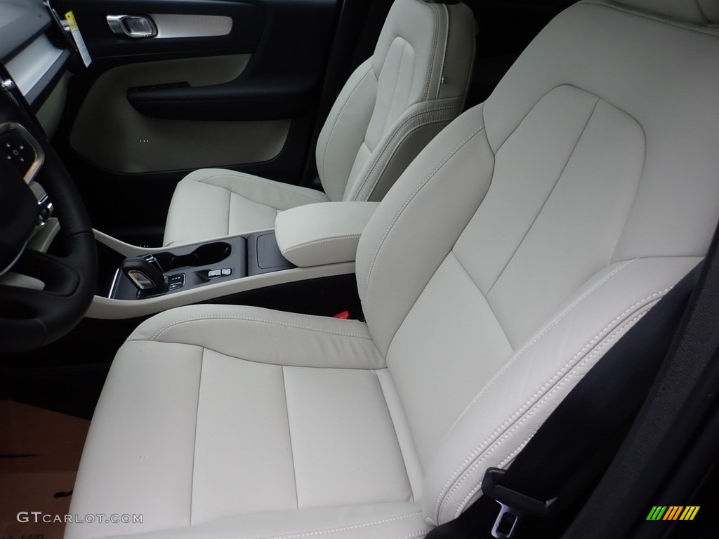 2020 Volvo XC40 T5 Momentum AWD Front Seat Photo #136683593