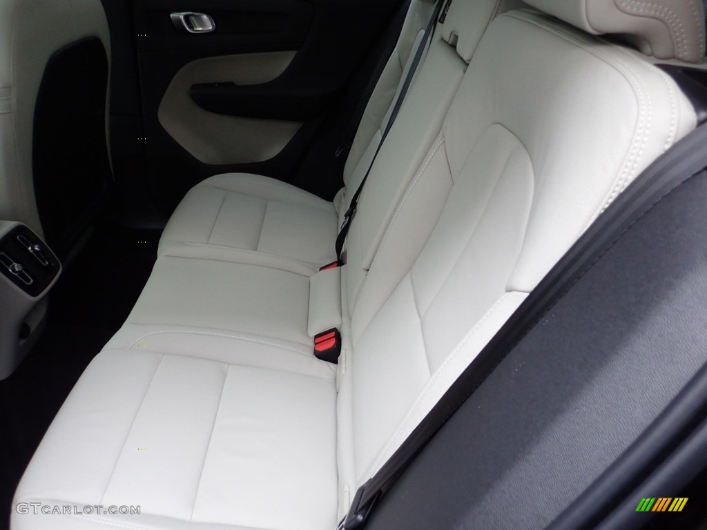 Blond/Charcoal Interior 2020 Volvo XC40 T5 Momentum AWD Photo #136683613