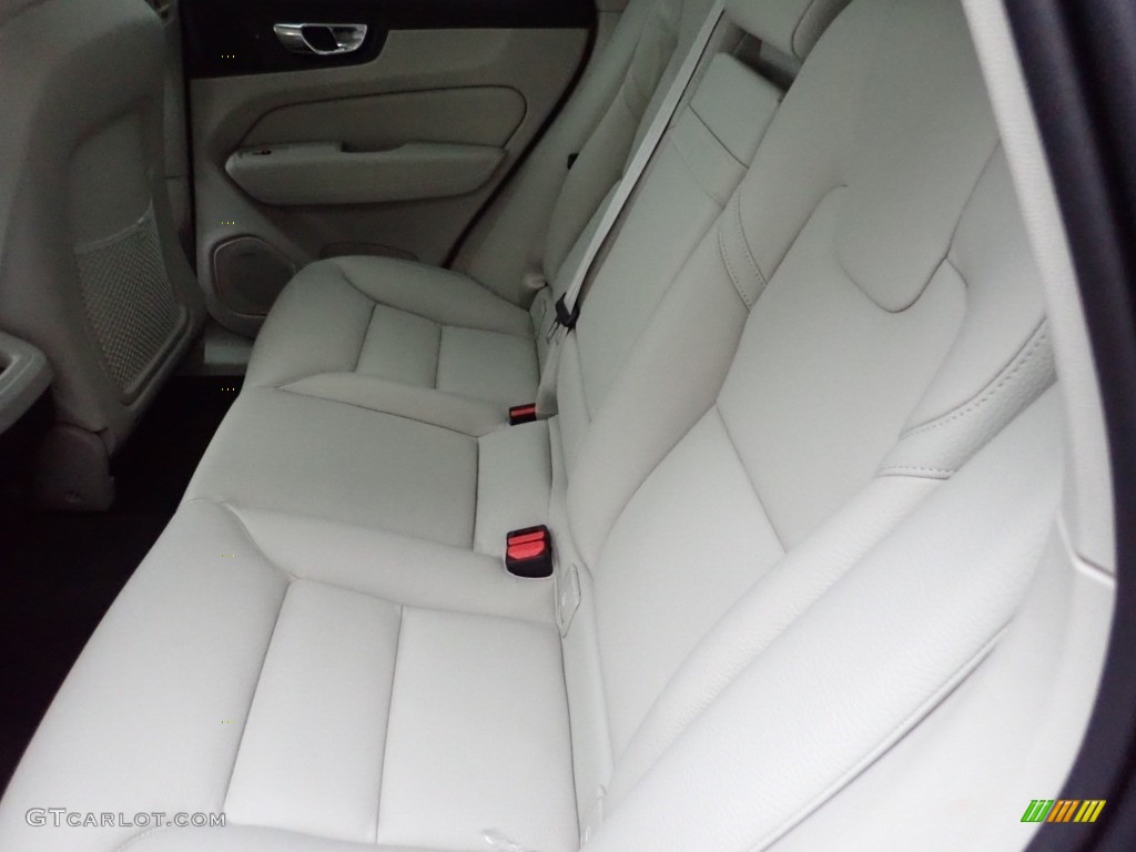 2020 Volvo XC60 T5 AWD Momentum Rear Seat Photo #136685611