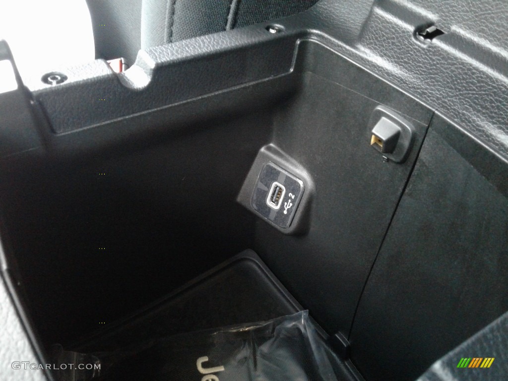 2020 Gladiator Rubicon 4x4 - Hydro Blue Pearl / Black photo #31