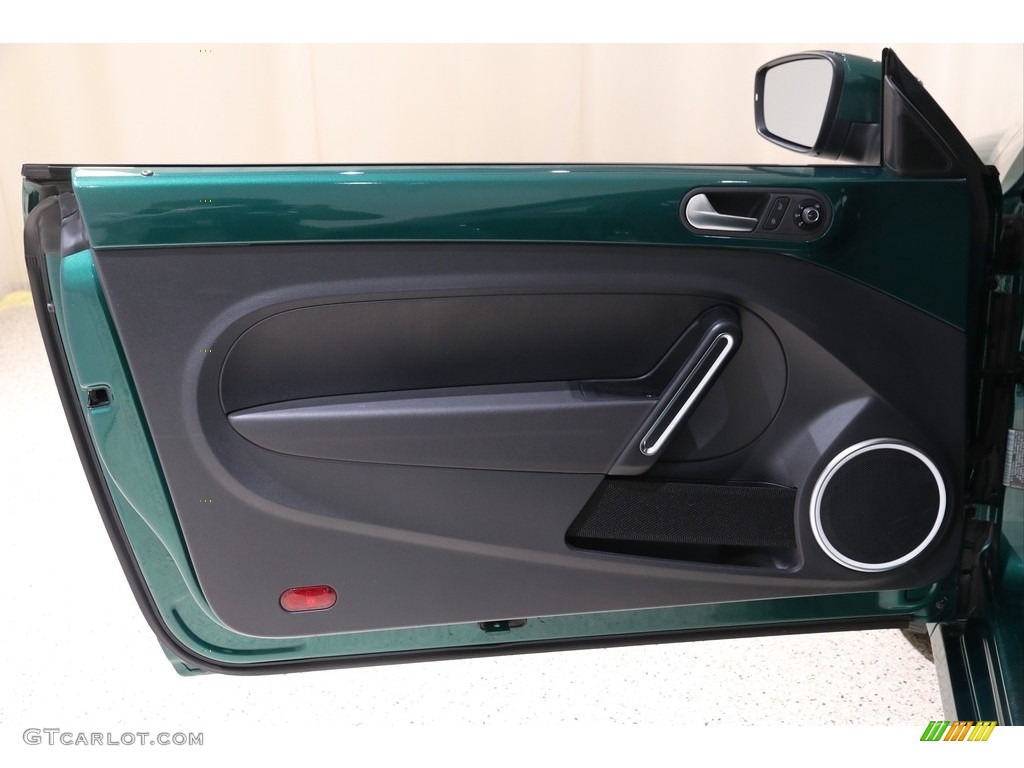 2017 Volkswagen Beetle 1.8T SE Coupe Titan Black Door Panel Photo #136697685