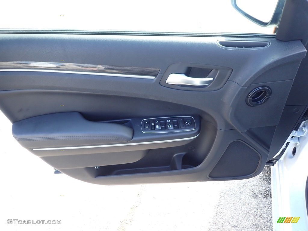 2020 Chrysler 300 Touring AWD Black Door Panel Photo #136700634