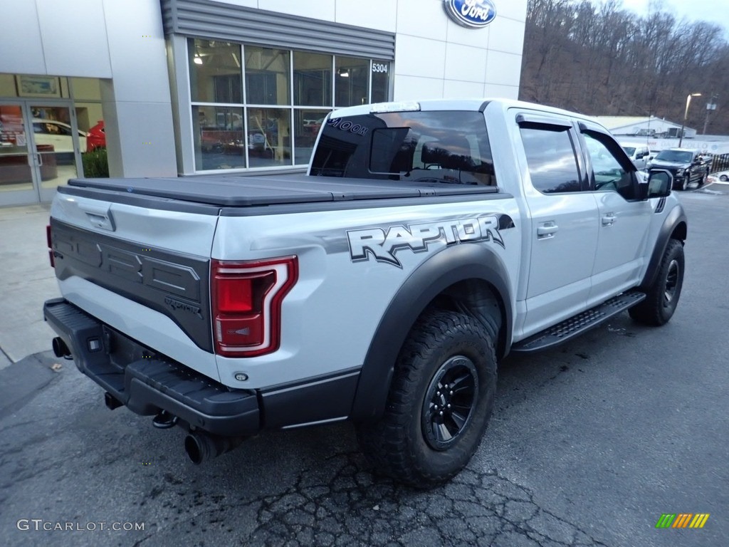 2017 F150 SVT Raptor SuperCrew 4x4 - Avalanche / Black photo #2