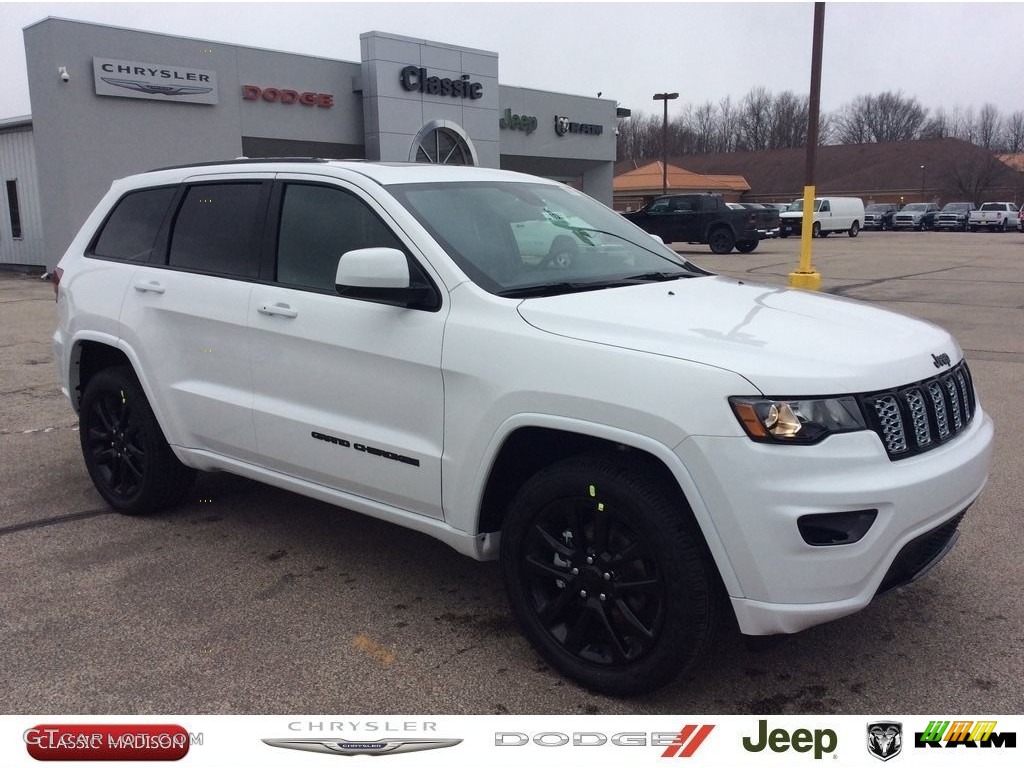 2020 Grand Cherokee Altitude 4x4 - Bright White / Black photo #1