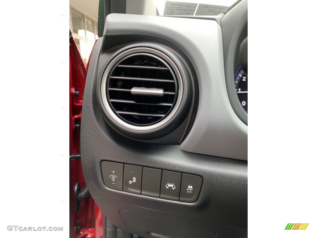 2020 Hyundai Kona SEL AWD Controls Photo #136732606