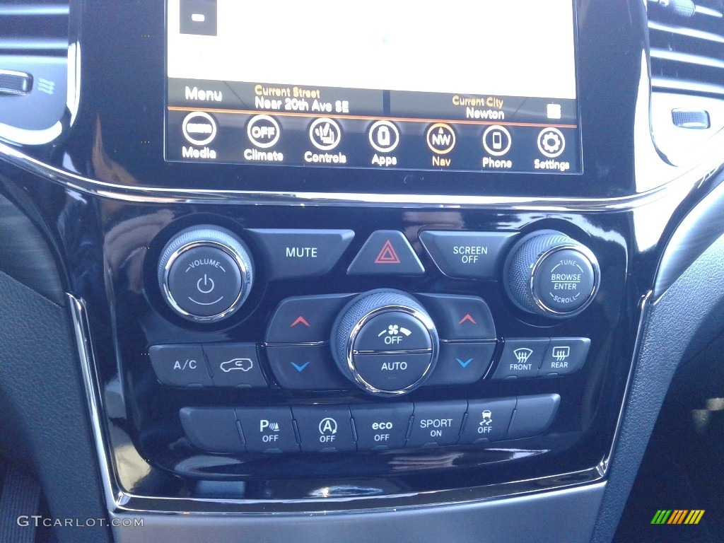 2020 Jeep Grand Cherokee Laredo E Controls Photo #136732774