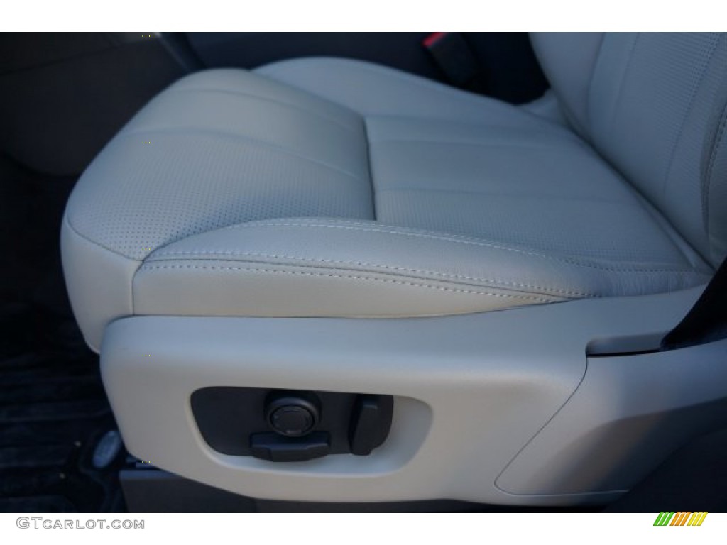 2020 Land Rover Discovery Landmark Edition Front Seat Photo #136743505