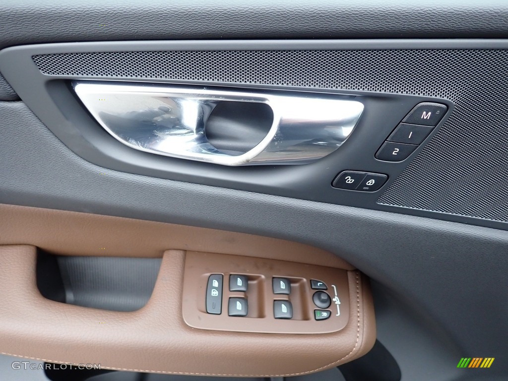 2020 Volvo XC60 T5 AWD Momentum Maroon Brown Door Panel Photo #136749492